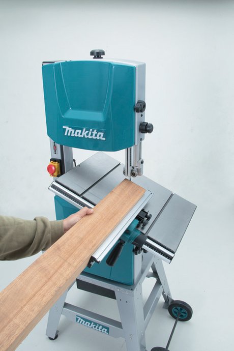 Serra Fita Com Banc Mov - Lb1200F-220V - Makita