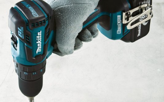 Combo Parafusadeira Furadeira a Bateria Makita 18v com Aparador
