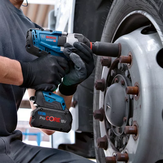Kit Bosch Chave de Impacto GDS 18V-1000 + 2 Baterias 8Ah Pro Core e Carregador 220V