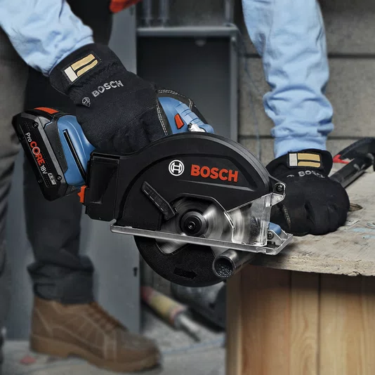 Kit Bosch Serra Circular GKM 18V-50 + Disco 136mm + 2 Baterias 4Ah e Carregador Bivolt
