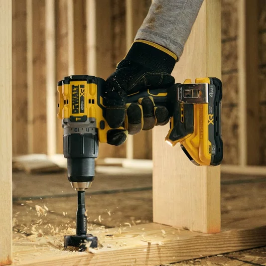 Kit Dewalt Parafusadeira/Furadeira De Impacto 1/2" 20V + 2 Baterias 2Ah + Carregador Bivolt E Bolsa Dewalt - Dcd806D2-Br