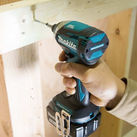 Kit Dlx2412T Parafusadeira Dhp486 + Furadeira Dtd154  Makita + Carregador A Bateria