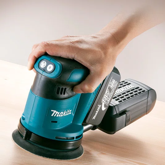 Kit Makita Lixadeira Orbital 18V Dbo480 + Bateria 18V 3Ah Bl1830B + Carregador Bivolt - Dbo480Z-Promo