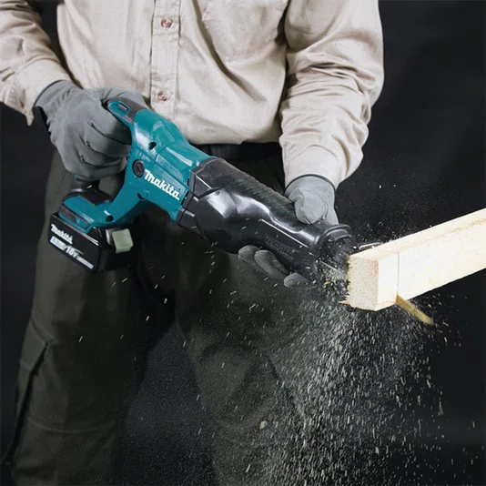 Kit Makita Serra Sabre 18V Djr186Z + Bateria 18V 3Ah Bl1830B + Carregador Bivolt - Djr186Z-Promo