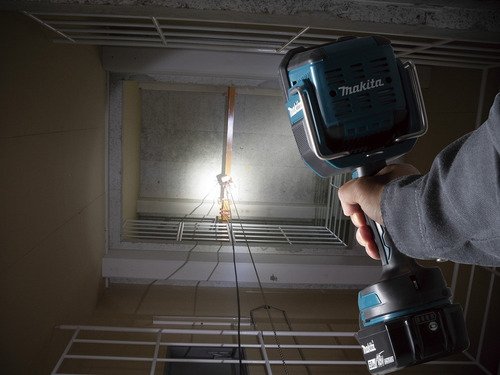Lanterna De Led Makita 18V Dml812 Sem Carregador E Bateria