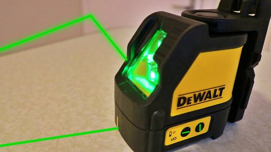 Nível Laser Com Linhas Cruzadas Verdes De 30M E Auto Nivelação Dewalt - Dw088Cg-La