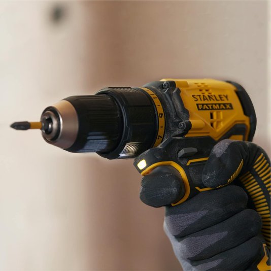 Parafusadeira/Furadeira 1/2" 20V Max Brushless + 2 Baterias 1,5Ah + Carregador E Maleta Stanley - Sbd710C2K-Br