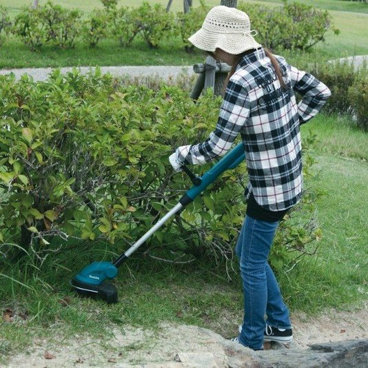 Parafusadeira 18v Makita Com Aparador a Bateria de Brinde