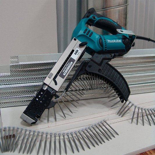 Parafusadeira De Auto Alimentação Makita 6844-220V