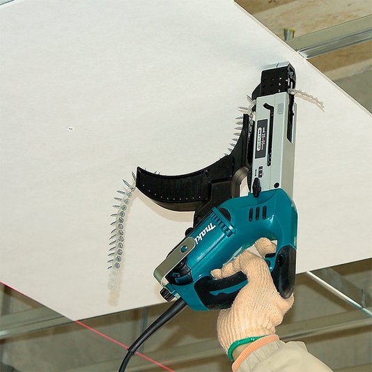 Parafusadeira De Auto Alimentação Makita 6844-220V