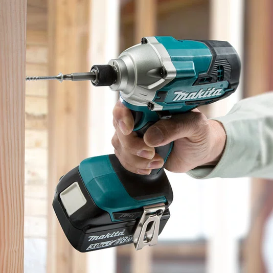Kit Makita Parafusadeira De Impacto 18V Dtd156Z + Bateria 18V 3Ah Bl1830B + Carregador Bivolt - Dtd156Z-Promo