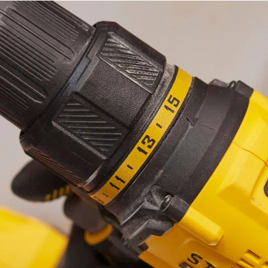 Parafusadeira/Furadeira 1/2" 20V Max Brushless + 2 Baterias 1,5Ah + Carregador E Maleta Stanley - Sbd710C2K-Br