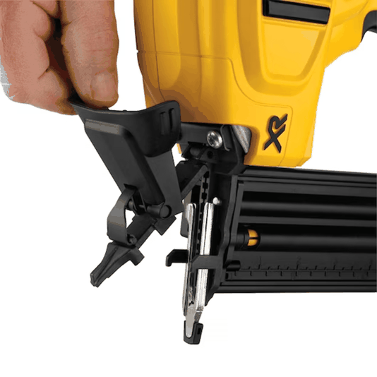 Pinador De 18Ga Sem Fio 20V Max* Xr Brushless Dewalt - Dcn680B
