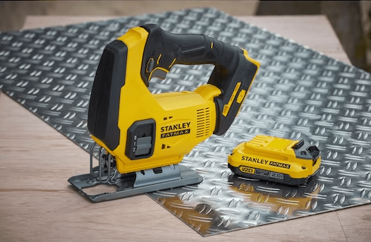 Kit Stanley Serra Tico-Tico 20V Max* + 1 Baterias 2Ah + Carregador Bivolt E Maleta - Scj600D1K-Br