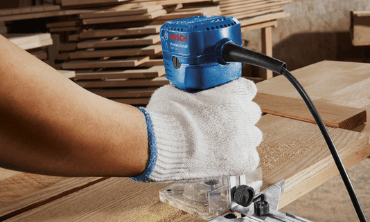 Tupia Bosch Gkf 550 550W 220V Com 2 Pinças - Bosch